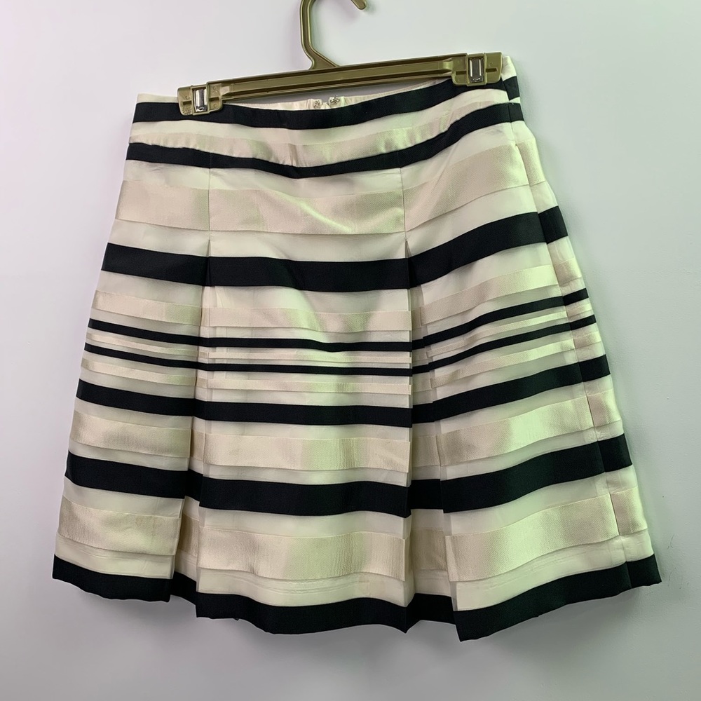 ⭐️Banana Republic skirt sz4 like new